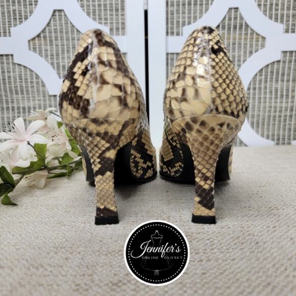 Stuart Weitzman Women's Vintage '80's Suave Leather Snakeskin Pumps - Picture 6 of 16